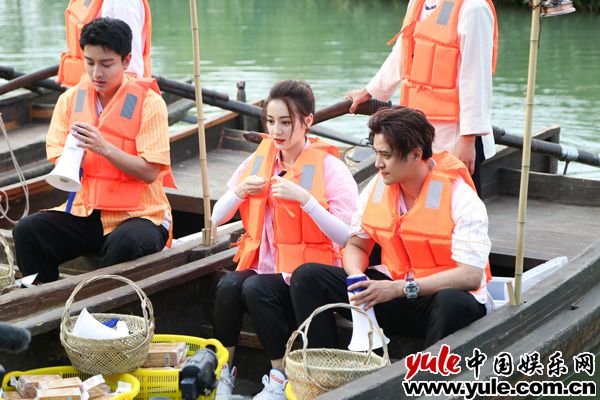 罗志祥、迪丽热巴、贾乃亮卖东西 孙红雷“衣锦还乡” 《极限挑战5》“助农为乐”各显神通
