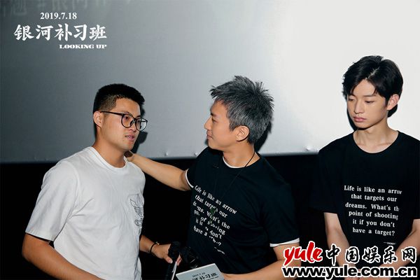 电影令许多观众深受触动 《银河补习班》“替老师说话” 邓超俞白眉杭州路演被“要纸巾”