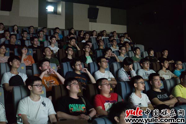 粉丝专注观影沉浸剧情 《命运之夜——天之杯II:迷失之蝶》点映火爆开启 口碑爆棚