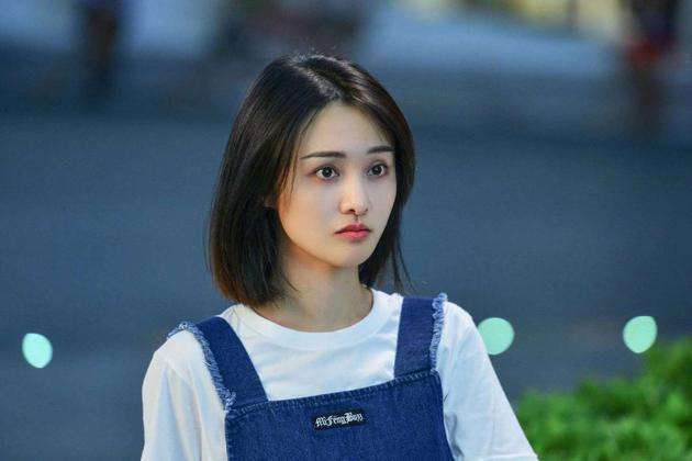 郑爽道歉后,再次点名被批,观众没义务接受你的坏情绪和烂演技?