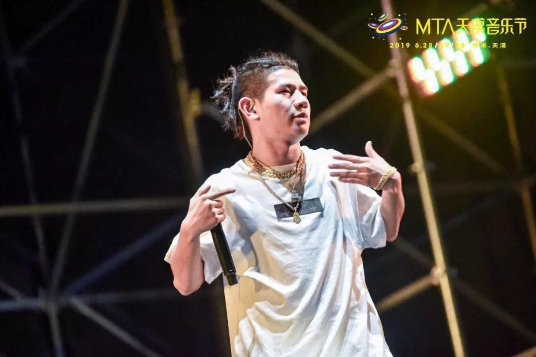 在沙漠,除了和新裤子、万青蹦迪之外,还能做什么?