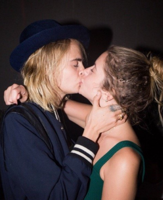 已订婚?卡抽与女友亲吻照曝光 无名指戒指瞩目