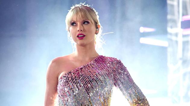 泰勒·斯威夫特登顶福布斯名人榜!税前收入达1.85亿美元