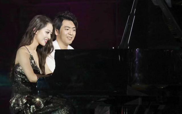 ���ʻ���뽿���׺��壬��������������