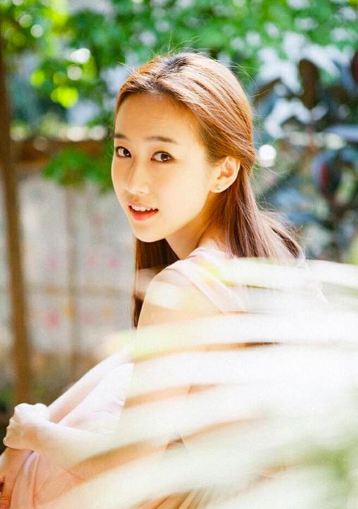 ͯ��Ů�����ɫ����ϲ��������Ļ���·�ˣ������ұ��˶�����