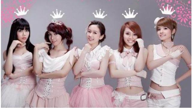 ͯ��Ů�����ɫ����ϲ��������Ļ���·�ˣ������ұ��˶�����