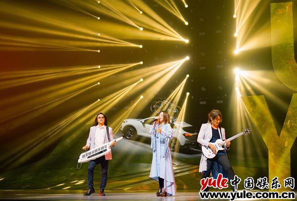 全新一代别克昂科拉家族上市发布会飞儿乐团燃唱年轻 新裤子梁博飞儿乐团齐聚成都 摇滚高唱「不负年轻」