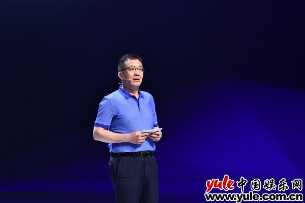 上汽通用汽车总经理王永清致辞 新裤子梁博飞儿乐团齐聚成都 摇滚高唱「不负年轻」