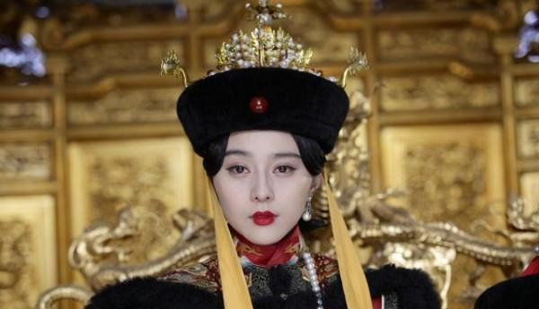 �����������μ�ƿ����ս��̧ͷ�����Ա��²�ײ���췫