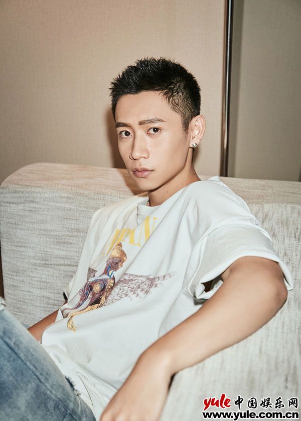 魏晨寸头演绎潮酷型男4 魏晨寸头演绎潮酷型男 新电影《深夜食堂》即将暖愈上映