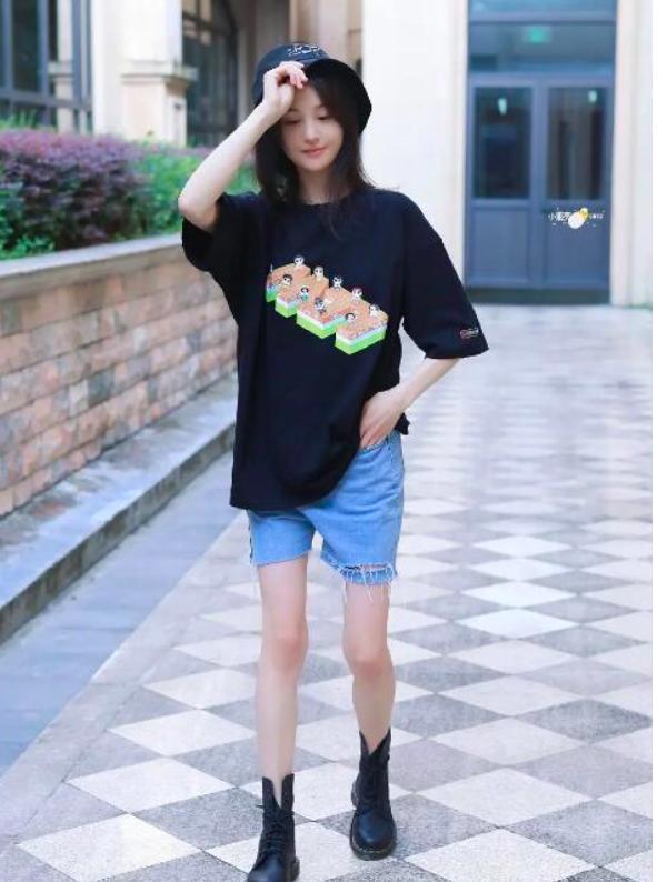 郑爽开网店卖衣服，一件T恤319元，网友：成本只要20